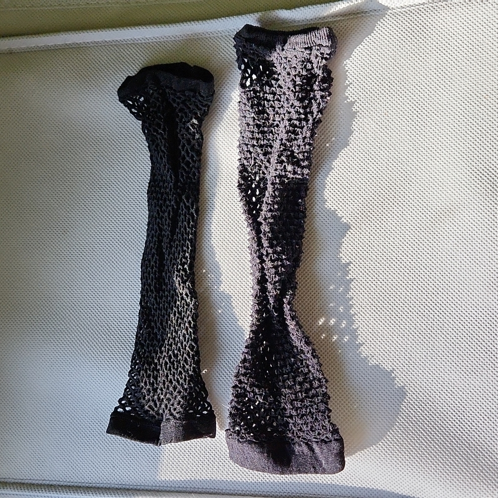 Fishnet armbands